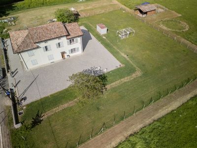 Villa bifamiliare con giardino 5000 mq a Fidenza